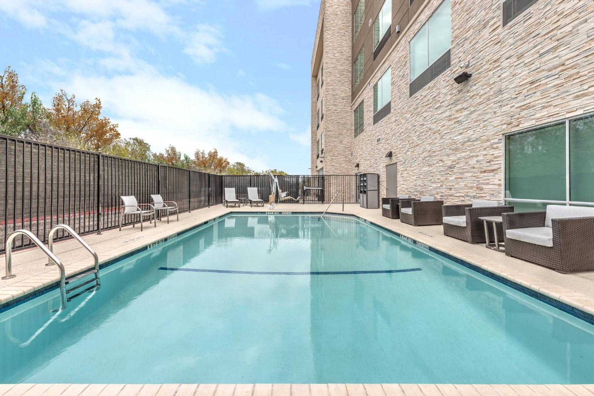 Holiday Inn Express & Suites Austin Airport East By Ihg 外观 照片