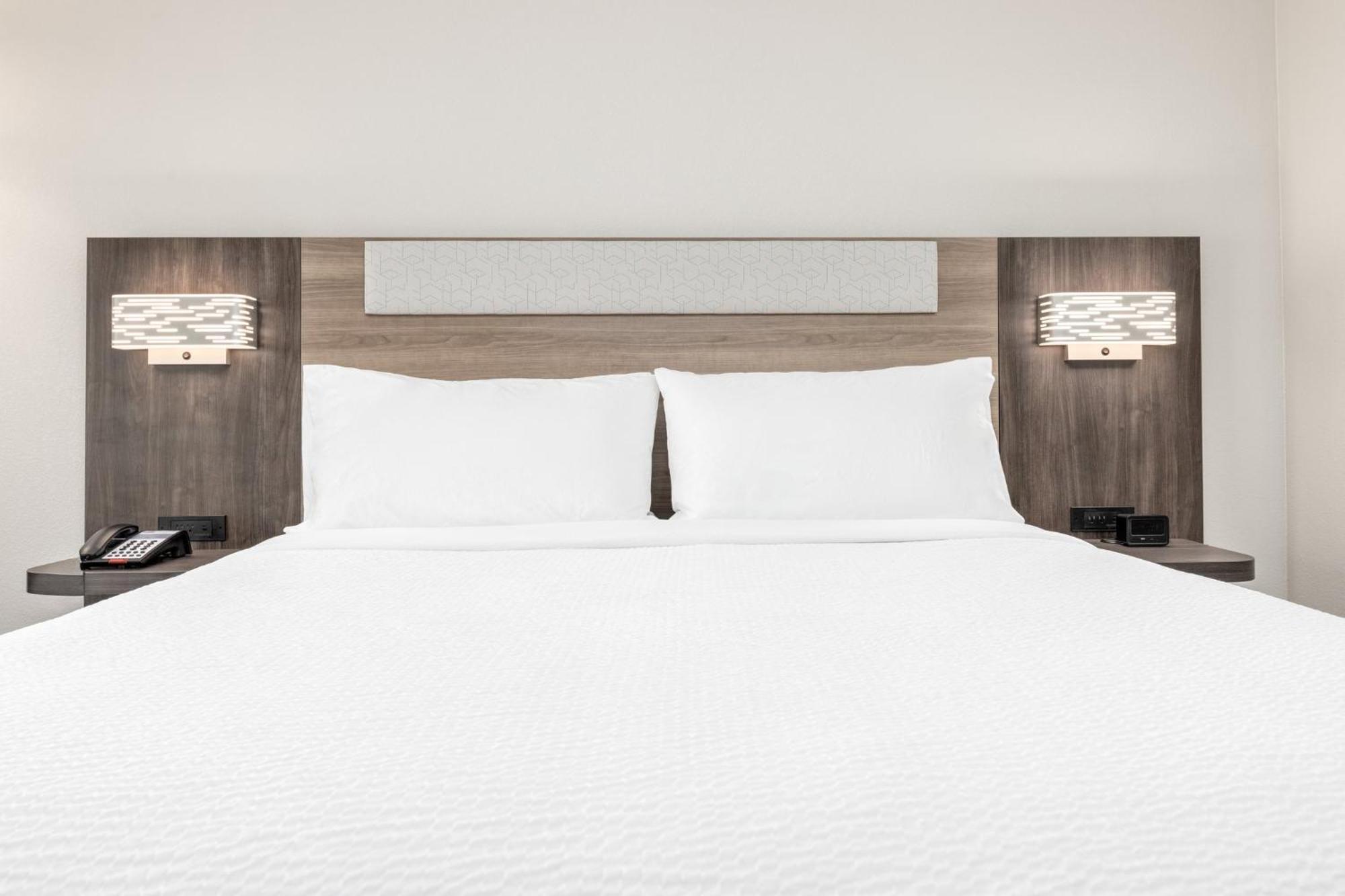 Holiday Inn Express & Suites Austin Airport East By Ihg 外观 照片